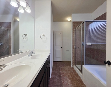 6038 Starbrook Creek Drive - Photo Thumbnail 13