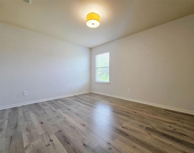 6038 Starbrook Creek Drive - Photo Thumbnail 20