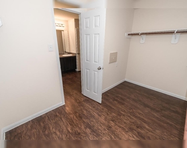 29442 Westhope Drive - Photo Thumbnail 11