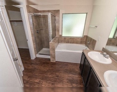 29442 Westhope Drive - Photo Thumbnail 9