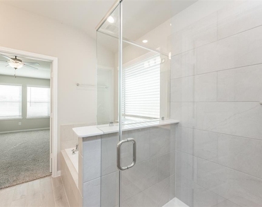 7214 Toluca Drive - Photo Thumbnail 17