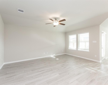 7214 Toluca Drive - Photo Thumbnail 7