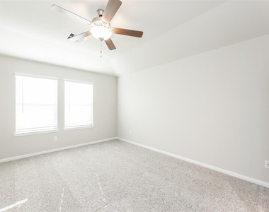7214 Toluca Drive - Photo Thumbnail 14