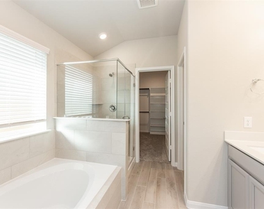 7214 Toluca Drive - Photo Thumbnail 16