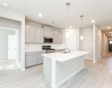 7214 Toluca Drive - Photo Thumbnail 10