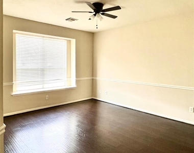 4911 Knights Branch Drive - Photo Thumbnail 13