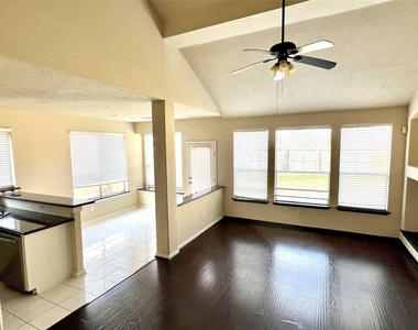 4911 Knights Branch Drive - Photo Thumbnail 2