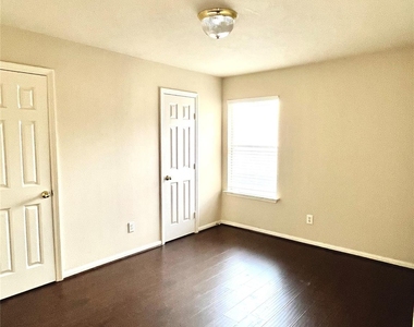 4911 Knights Branch Drive - Photo Thumbnail 16