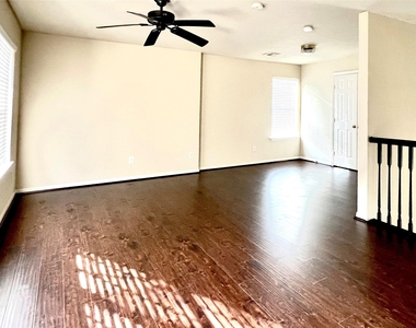 4911 Knights Branch Drive - Photo Thumbnail 11