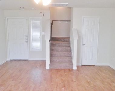 6205 Heffernan Street - Photo Thumbnail 4