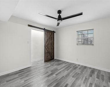 7616 Grahamcrest Dr - Photo Thumbnail 5