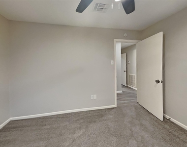 2318 Turtle Creek Drive - Photo Thumbnail 11