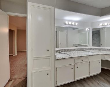 2318 Turtle Creek Drive - Photo Thumbnail 8