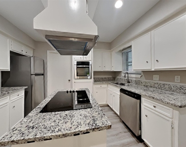 2318 Turtle Creek Drive - Photo Thumbnail 3