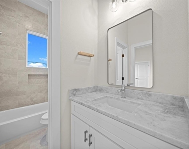 4525 Davenport Street - Photo Thumbnail 11