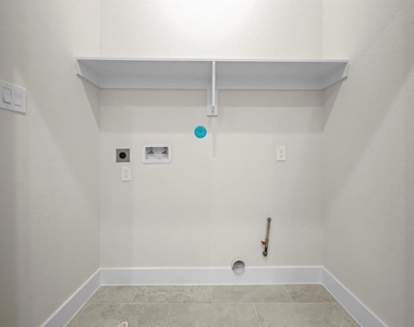4525 Davenport Street - Photo Thumbnail 8