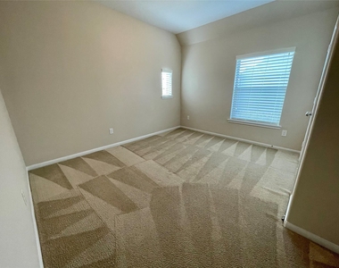 16611 Cactus Blossom Trail - Photo Thumbnail 28