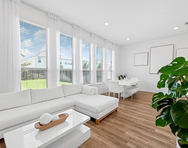 4027 Balboa Drive - Photo Thumbnail 7