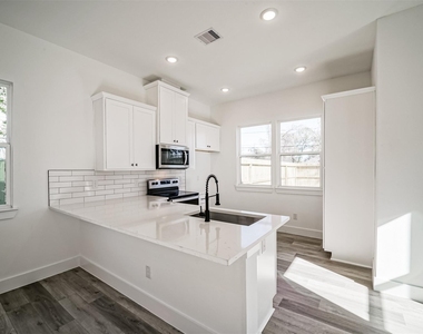 8409 Schneider Street - Photo Thumbnail 3
