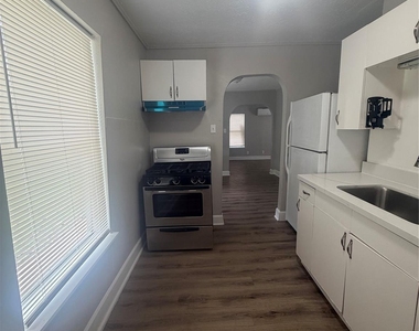 1314 Bernard Street - Photo Thumbnail 2