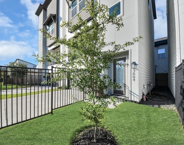 3004 Holman Street - Photo Thumbnail 1