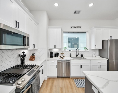 3004 Holman Street - Photo Thumbnail 15