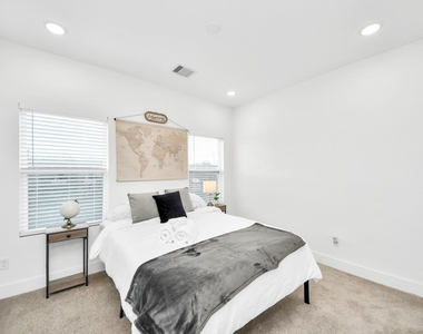 3004 Holman Street - Photo Thumbnail 22