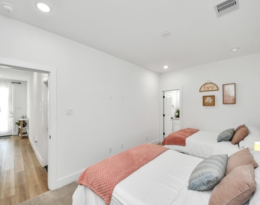 3004 Holman Street - Photo Thumbnail 5