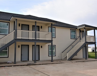 13115 Highway 6 - Photo Thumbnail 4