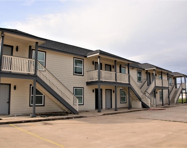 13115 Highway 6 - Photo Thumbnail 2