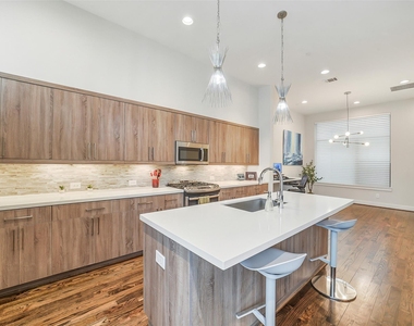 1004 California Street - Photo Thumbnail 12