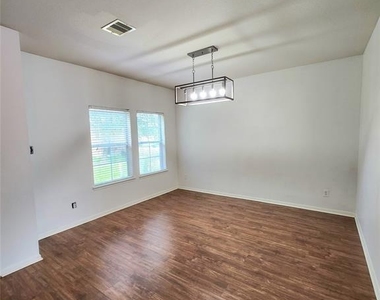 11738 Jelicoe Drive - Photo Thumbnail 2