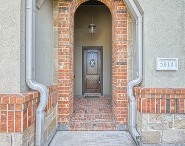 5014 Fairford Drive - Photo Thumbnail 2