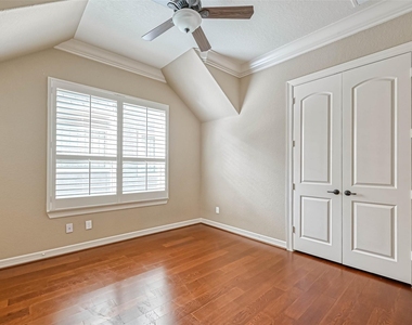 5014 Fairford Drive - Photo Thumbnail 5
