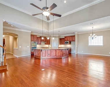 5014 Fairford Drive - Photo Thumbnail 12