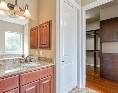 5014 Fairford Drive - Photo Thumbnail 24