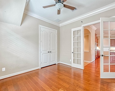 5014 Fairford Drive - Photo Thumbnail 6