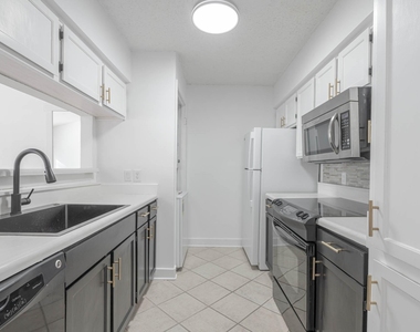 2277 S Kirkwood Road - Photo Thumbnail 3