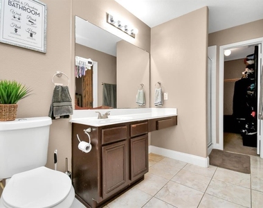 1215 Lavender Shade Court - Photo Thumbnail 9