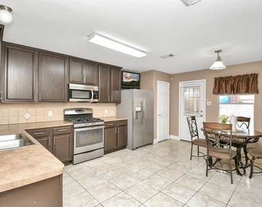 1215 Lavender Shade Court - Photo Thumbnail 5