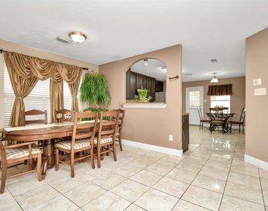 1215 Lavender Shade Court - Photo Thumbnail 4