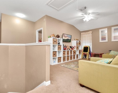 1215 Lavender Shade Court - Photo Thumbnail 16
