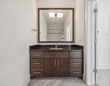 1012 Stanford Street - Photo Thumbnail 7