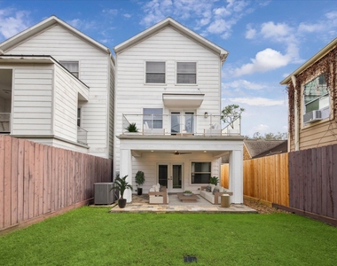 1012 Stanford Street - Photo Thumbnail 5