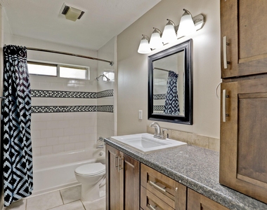 427 Merriweather Street - Photo Thumbnail 13