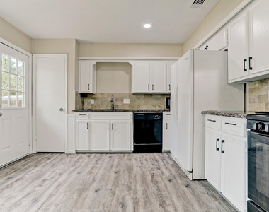 427 Merriweather Street - Photo Thumbnail 4