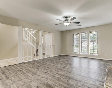 427 Merriweather Street - Photo Thumbnail 6
