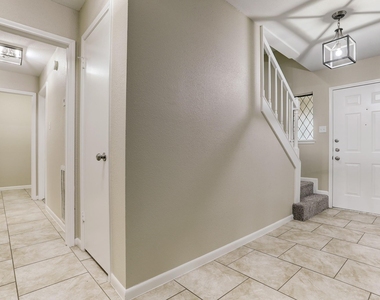 427 Merriweather Street - Photo Thumbnail 7