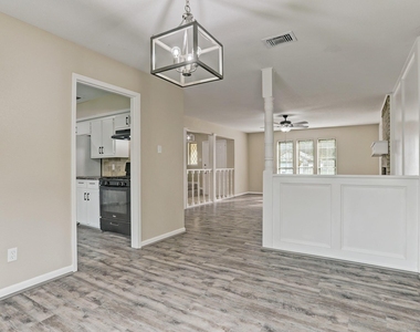 427 Merriweather Street - Photo Thumbnail 3