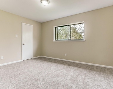 427 Merriweather Street - Photo Thumbnail 9